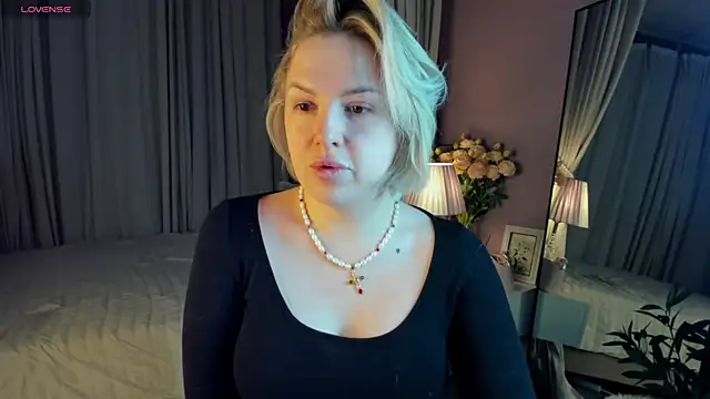 Nikki Kai online show from 12.23.25