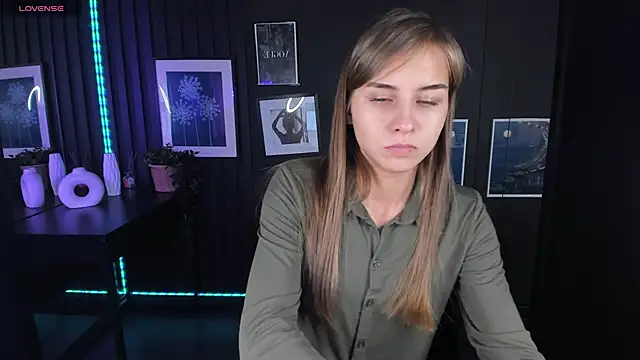 Snapshot of CharmBianca chatting on 02.08.25 CharmBianca online show from 02.08.25