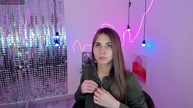 Snapshot of CharmBianca chatting on 02.09.25 CharmBianca online show from 02.09.25