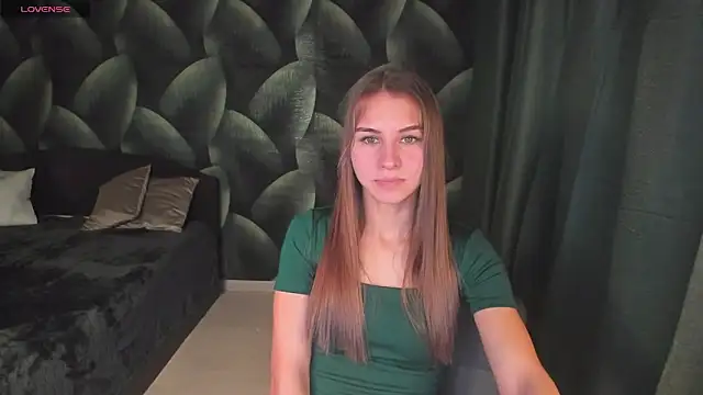 Snapshot of CharmBianca chatting on 03.13.25 CharmBianca online show from 03.13.25