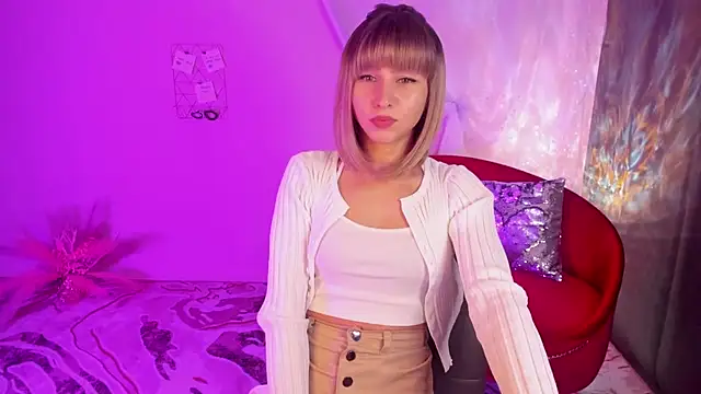 Snapshot of CharmBianca chatting on 11.30.25 CharmBianca online show from 11.30.25