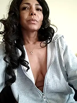 Lunasquirt1985 online show from 09.26.25