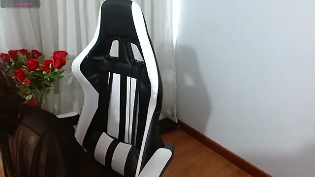 Lunasquirt1985 online show from 04.15.26