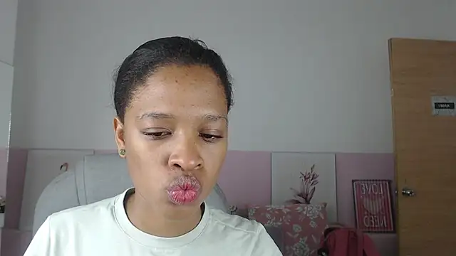 Snapshot of brendathompson_ chatting on 02.28.25 brendathompson online show from 02.28.25