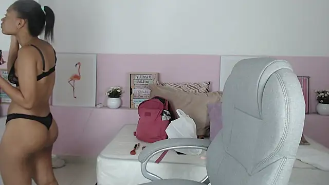 Snapshot of brendathompson_ chatting on 03.04.25 brendathompson online show from 03.04.25