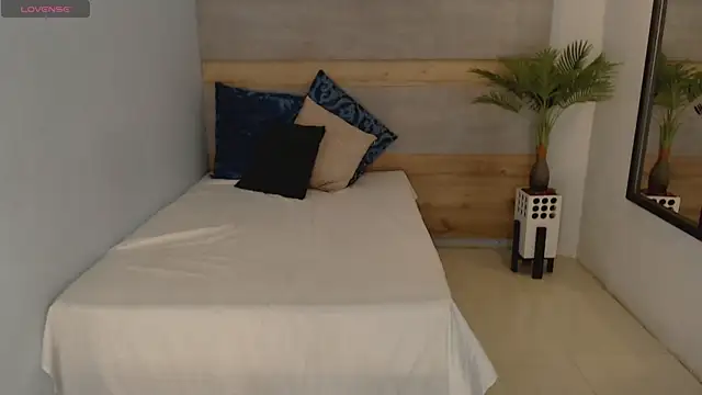 Snapshot of brendathompson_ chatting on 10.17.25 brendathompson online show from 10.17.25