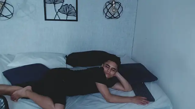 Liiamthompson online show from 03.06.25