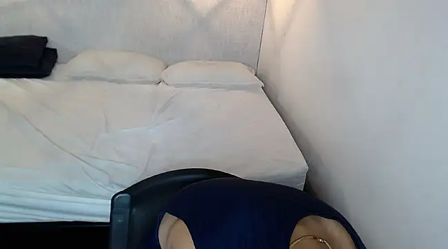 Liiamthompson online show from 03.12.25