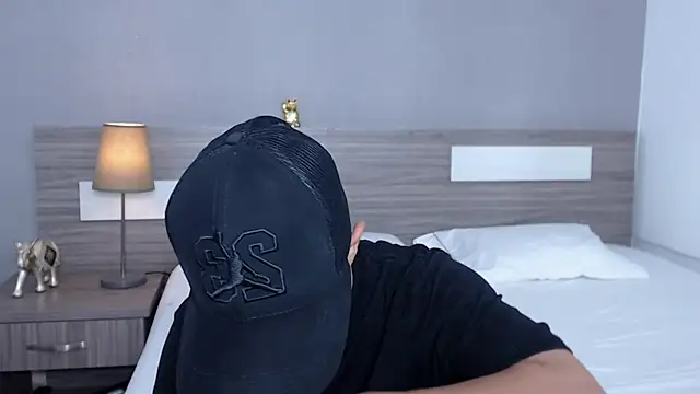 Liiamthompson online show from 10.01.25