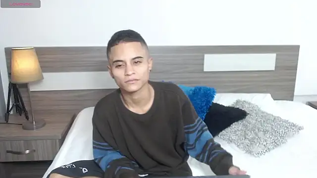 Liiamthompson online show from 11.08.25