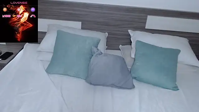 Liiamthompson online show from 03.15.26