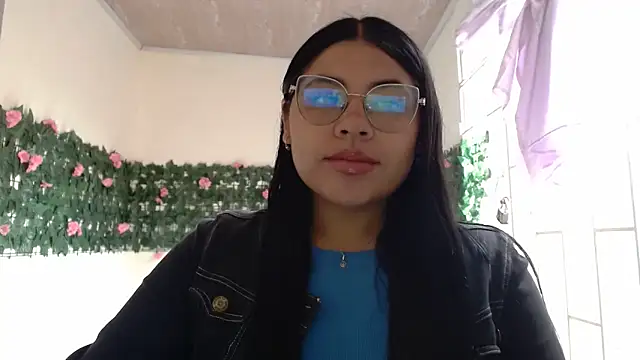 Snapshot of viccky_vick chatting on 04.05.26 viccky vick online show from 04.05.26