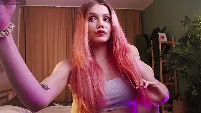 Gretchen Mol online show from 01.13.26