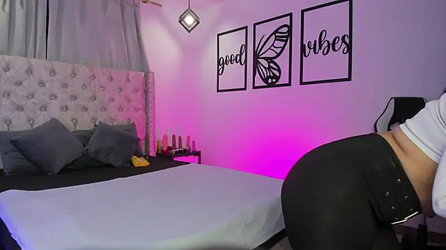 nicolee millerr online show from 04.16.26