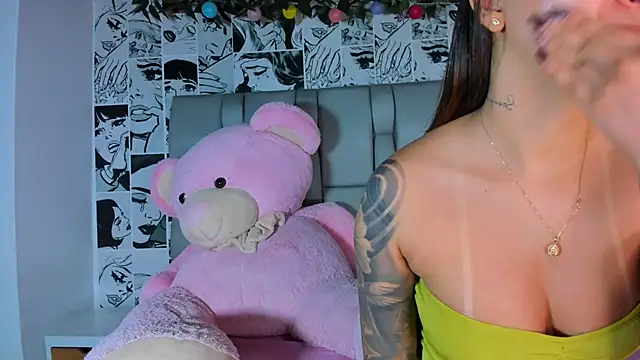 Snapshot of LucyRosse chatting on 04.27.26 LucyRosse online show from 04.27.26
