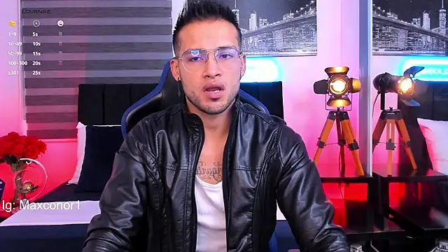 Snapshot of Max_Conor1 chatting on 03.17.25 Max Conor1 online show from 03.17.25