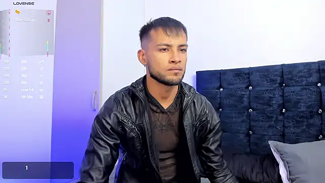 Snapshot of Max_Conor1 chatting on 10.27.25 Max Conor1 online show from 10.27.25