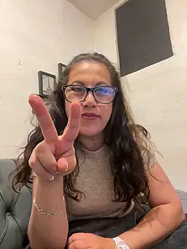 MirandaLatinaLovely online show from 12.21.25