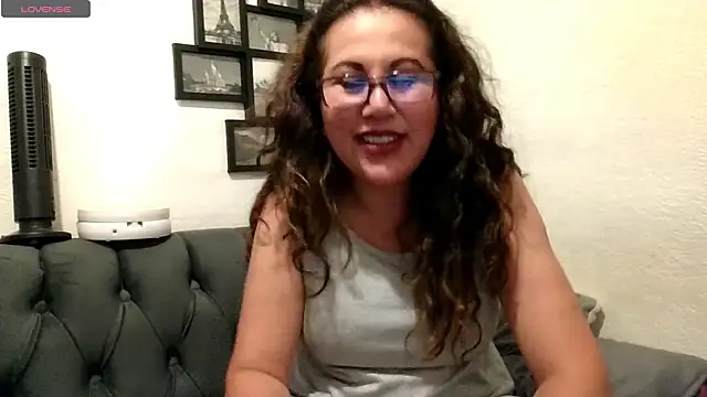 Snapshot of MirandaLatinaLovely chatting on 06.10.26 MirandaLatinaLovely online show from 06.10.26