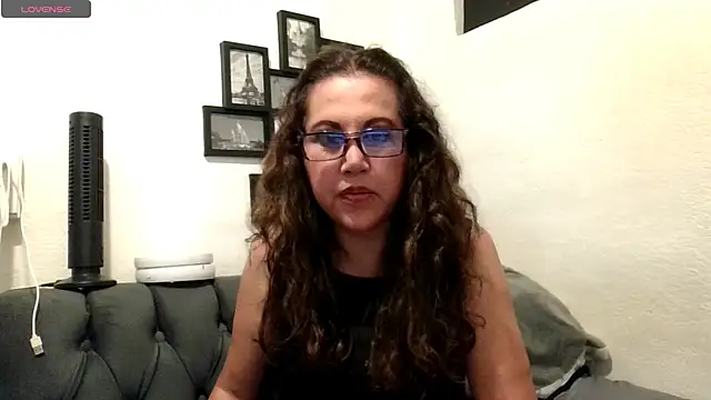 Snapshot of MirandaLatinaLovely chatting on 06.11.26 MirandaLatinaLovely online show from 06.11.26