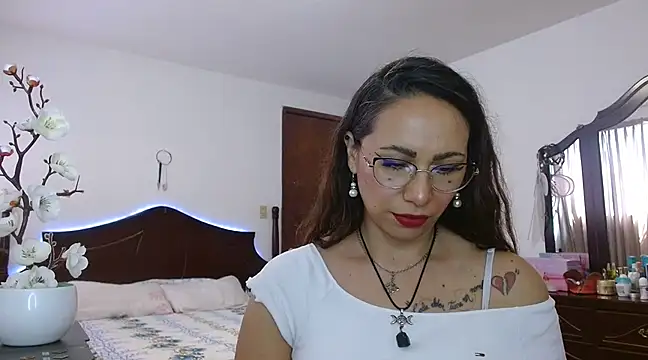 AloLovely  online show from 03.20.25