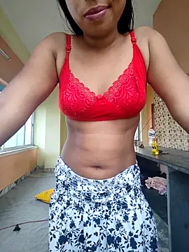 Snapshot of Olivia0879 chatting on 03.17.25 Olivia0879 online show from 03.17.25