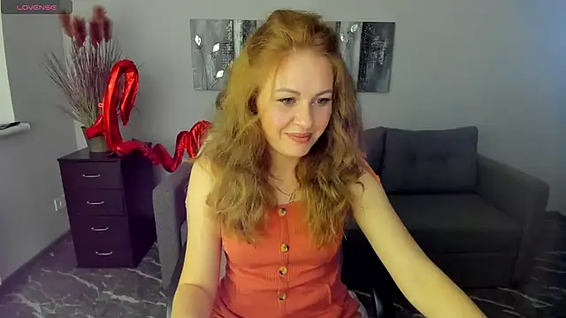 Snapshot of Mira_Whites chatting on 02.15.25 Mira Whites online show from 02.15.25