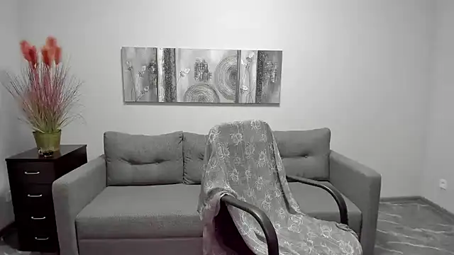 Snapshot of Mira_Whites chatting on 02.21.25 Mira Whites online show from 02.21.25