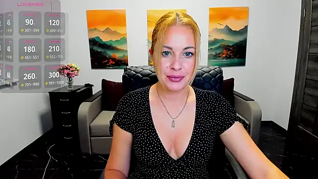 Snapshot of Mira_Whites chatting on 11.21.25 Mira Whites online show from 11.21.25