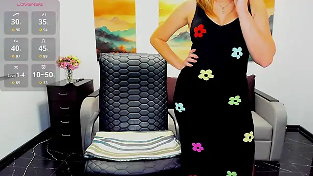 Snapshot of Mira_Whites chatting on 12.03.25 Mira Whites online show from 12.03.25