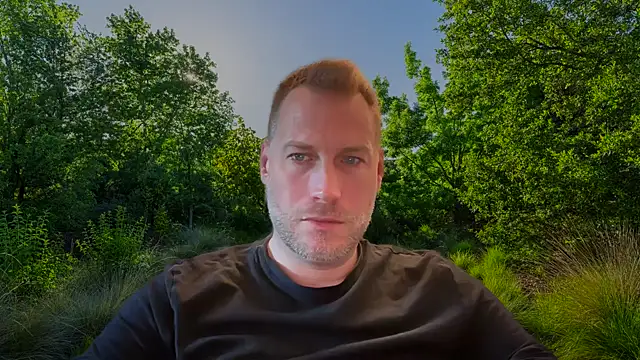 Snapshot of Christian87xxx chatting on 09.17.25 Christian87xxx online show from 09.17.25