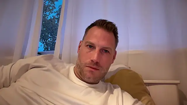 Snapshot of Christian87xxx chatting on 10.04.25 Christian87xxx online show from 10.04.25