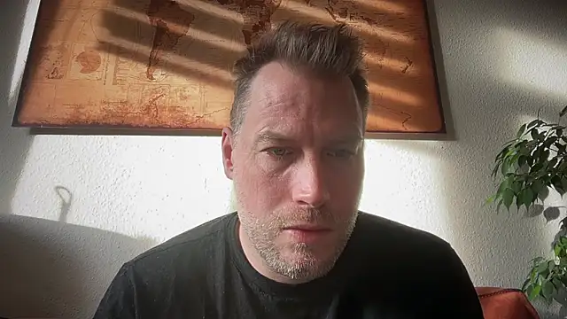 Snapshot of Christian87xxx chatting on 11.30.25 Christian87xxx online show from 11.30.25