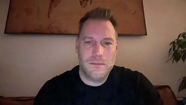 Snapshot of Christian87xxx chatting on 12.17.25 Christian87xxx online show from 12.17.25