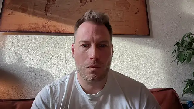 Snapshot of Christian87xxx chatting on 12.20.25 Christian87xxx online show from 12.20.25