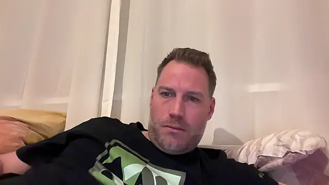 Snapshot of Christian87xxx chatting on 01.06.26 Christian87xxx online show from 01.06.26