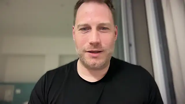 Snapshot of Christian87xxx chatting on 02.16.26 Christian87xxx online show from 02.16.26