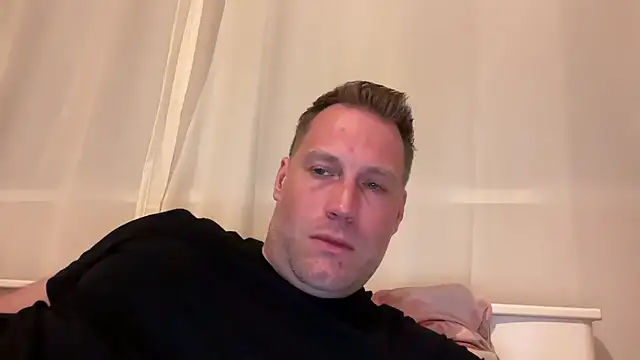 Snapshot of Christian87xxx chatting on 02.27.26 Christian87xxx online show from 02.27.26