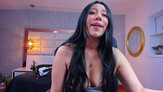 Snapshot of Nohemi_louse chatting on 04.26.26 Nohemi louse online show from 04.26.26