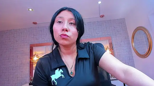 Snapshot of Nohemi_louse chatting on 05.06.26 Nohemi louse online show from 05.06.26
