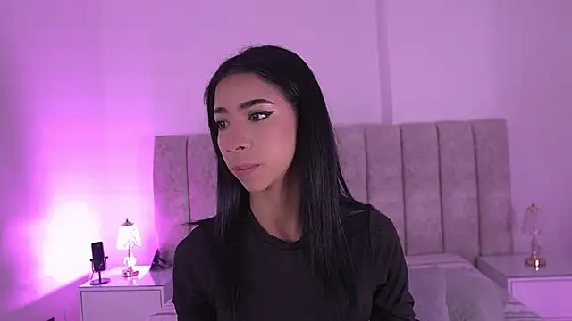 sara lopee1 online show from 11.21.25