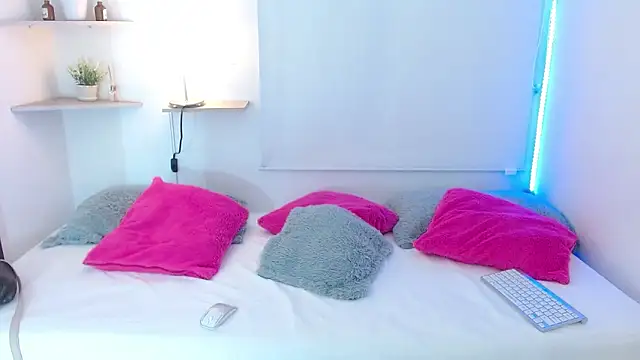 Snapshot of Roxy_Stonee chatting on 09.15.25 Roxy Stonee online show from 09.15.25