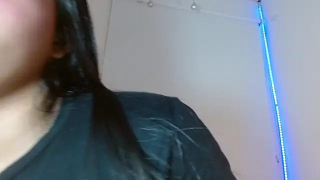 Snapshot of Roxy_Stonee chatting on 10.17.25 Roxy Stonee online show from 10.17.25