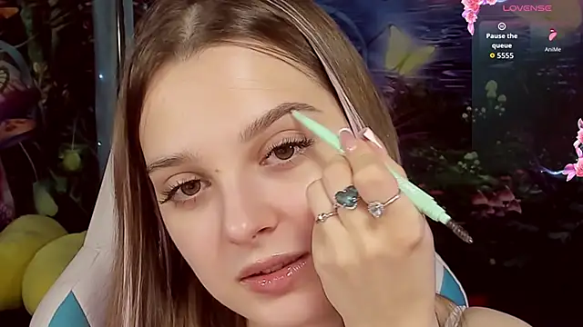 Snapshot of kaisajenner chatting on 06.28.26 kaisajenner online show from 06.28.26