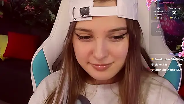 Snapshot of kaisajenner chatting on 07.05.26 kaisajenner online show from 07.05.26