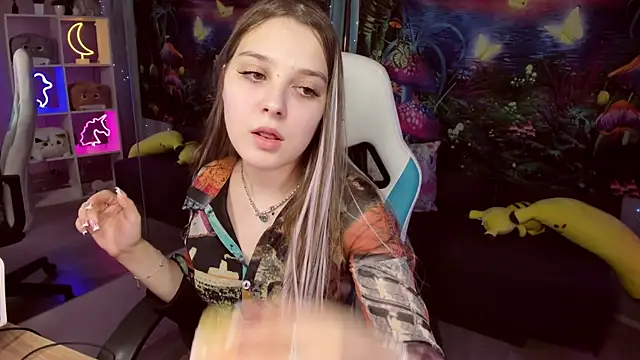 Snapshot of kaisajenner chatting on 07.13.26 kaisajenner online show from 07.13.26