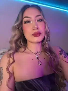 Snapshot of Lally_Valencia__ chatting on 11.04.25 Lally Valencia online show from 11.04.25