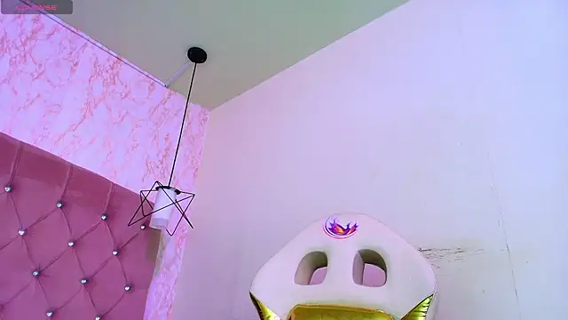 Snapshot of Raichell_ chatting on 10.02.25 Raichell online show from 10.02.25