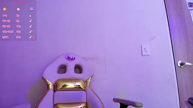 Snapshot of Raichell_ chatting on 10.05.25 Raichell online show from 10.05.25