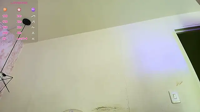 Snapshot of Raichell_ chatting on 10.10.25 Raichell online show from 10.10.25